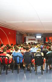Clinics de baloncesto durante el campus de baloncesto Baskonia en Vitoria
